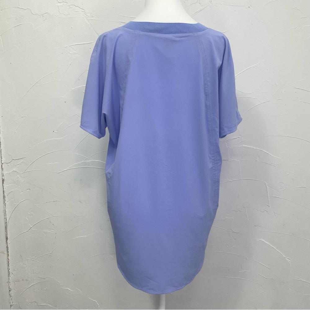 Athlete Zyphr Featherweight V-Neck Tee - Picture 7 of 10